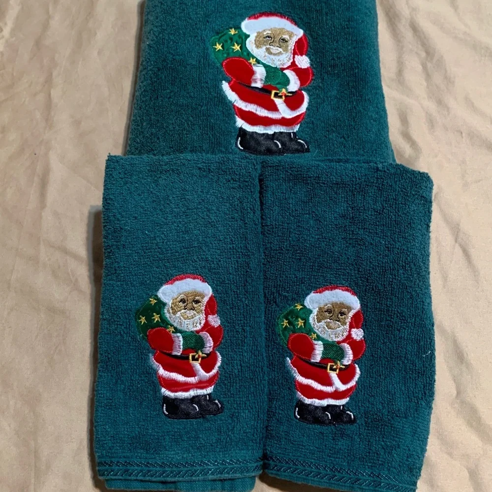 3/$10🔥Green Santa towel set